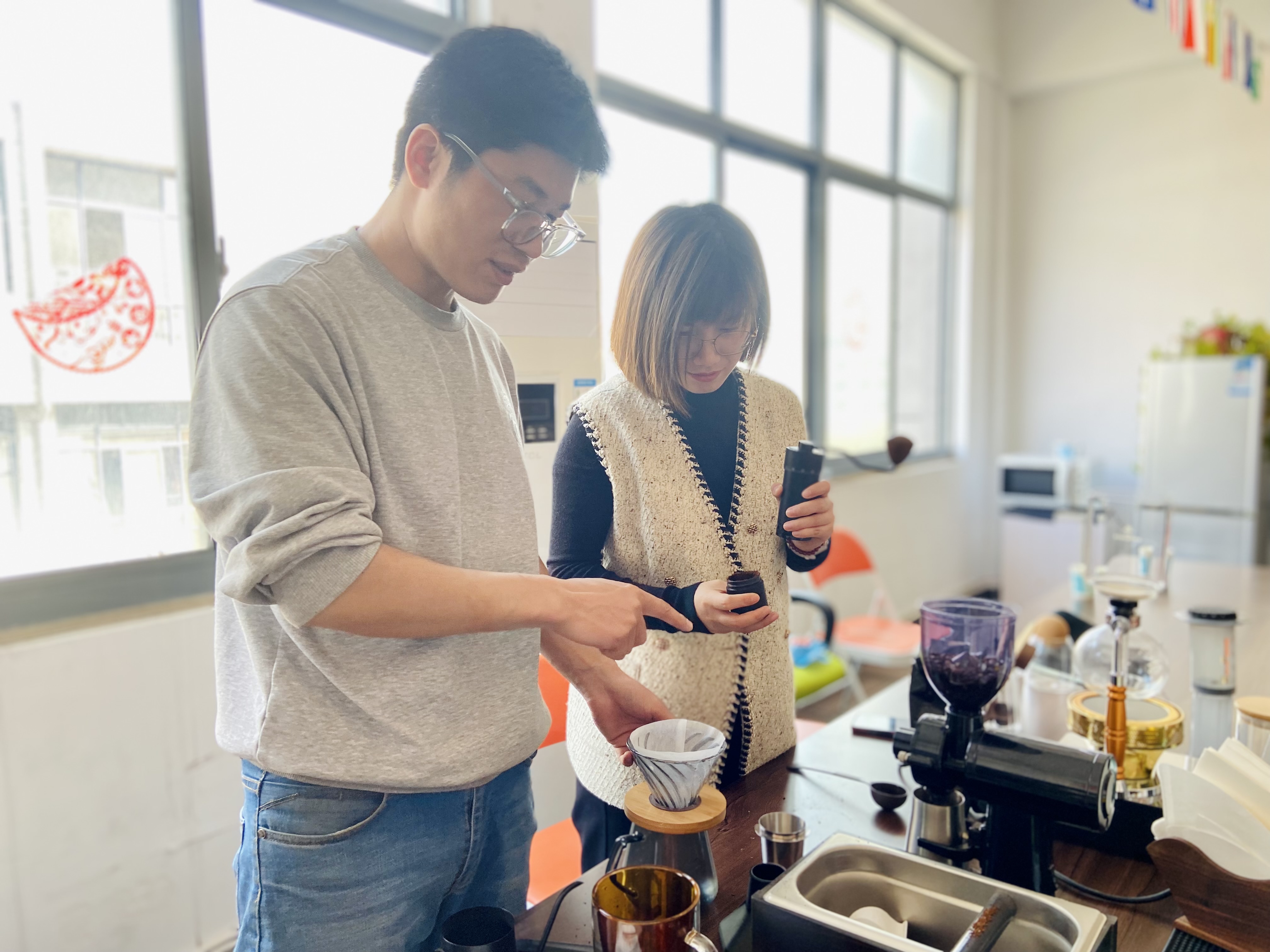 星巴克咖啡制作流程图-星巴克的黑咖啡是怎么做出来的？好喝吗？ 中国咖啡网